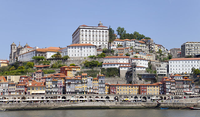 3 giorni a Porto: Itinerario definitivo di 2 o 3 giorni a Porto px Cais da Ribeira Oporto Portugal DD