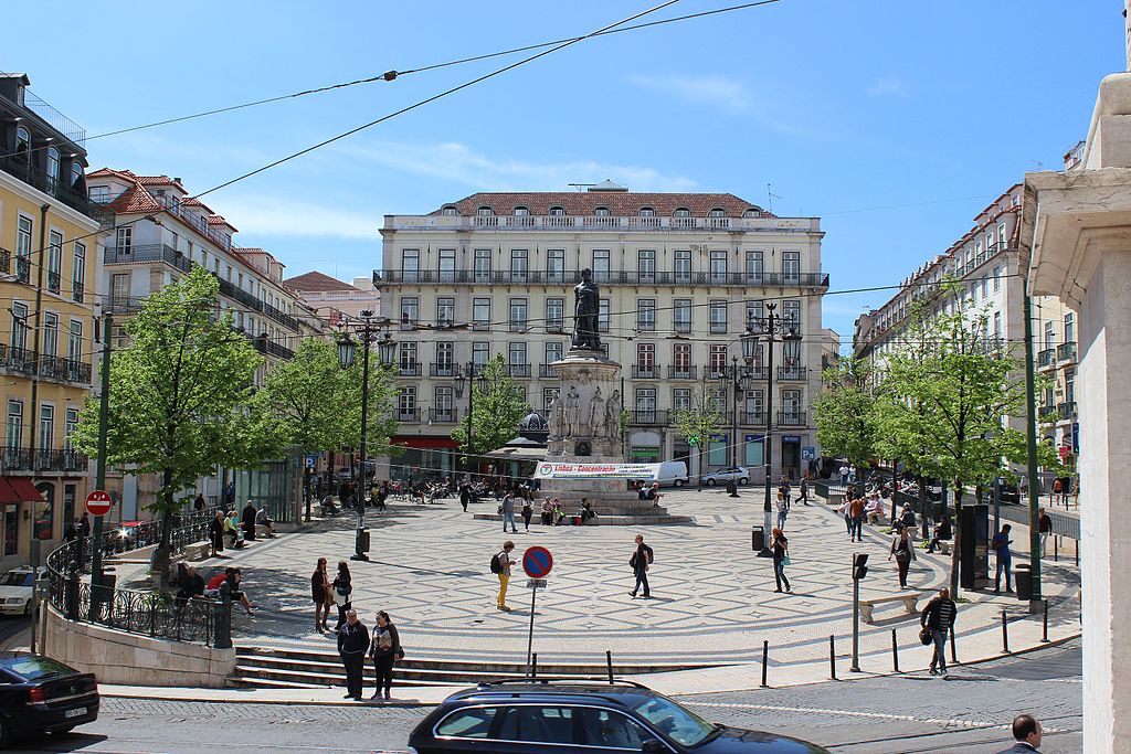 3 giorni a Lisbona: Itinerario definitivo di 3 giorni a Lisbona con mappa Praca Luis de Camoes Lisboa photo by Metro Centric from Flickr id