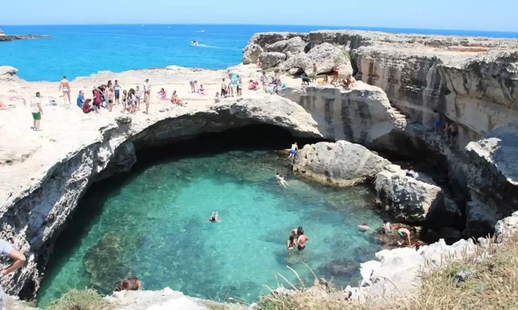 grotta della poesia Roca Vecchia