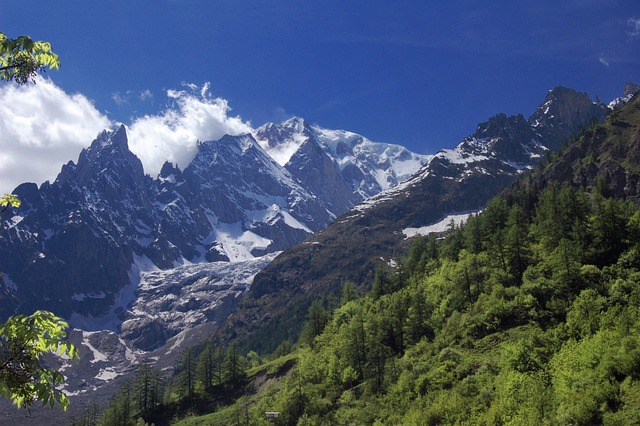Vacanze in montagna in Italia: 5 destinazioni imperdibili valle daosta gbfb