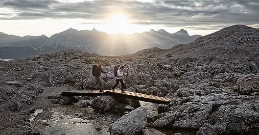 Cosa Mettere nello Zaino da Trekking: Guida Completa per un Avventura in Montagna giacca antivento trekking
