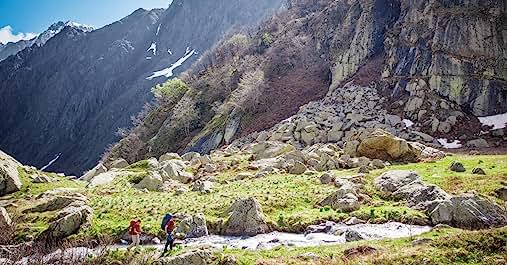 Cosa Mettere nello Zaino da Trekking: Guida Completa per un Avventura in Montagna sacco a pelo ultraleggero