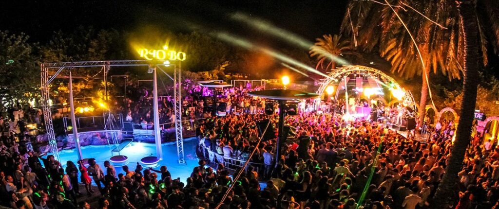 vita notturna cagliari Italia