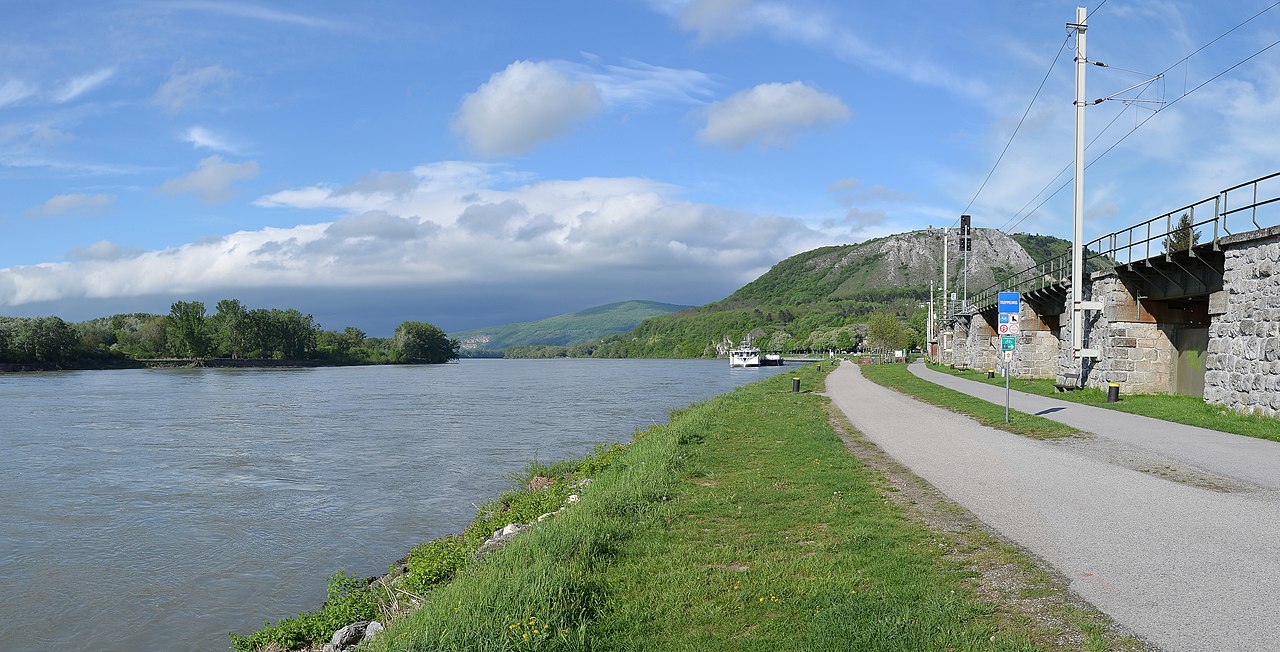 px Treppelweg und Donau Hainburg an der Donau
