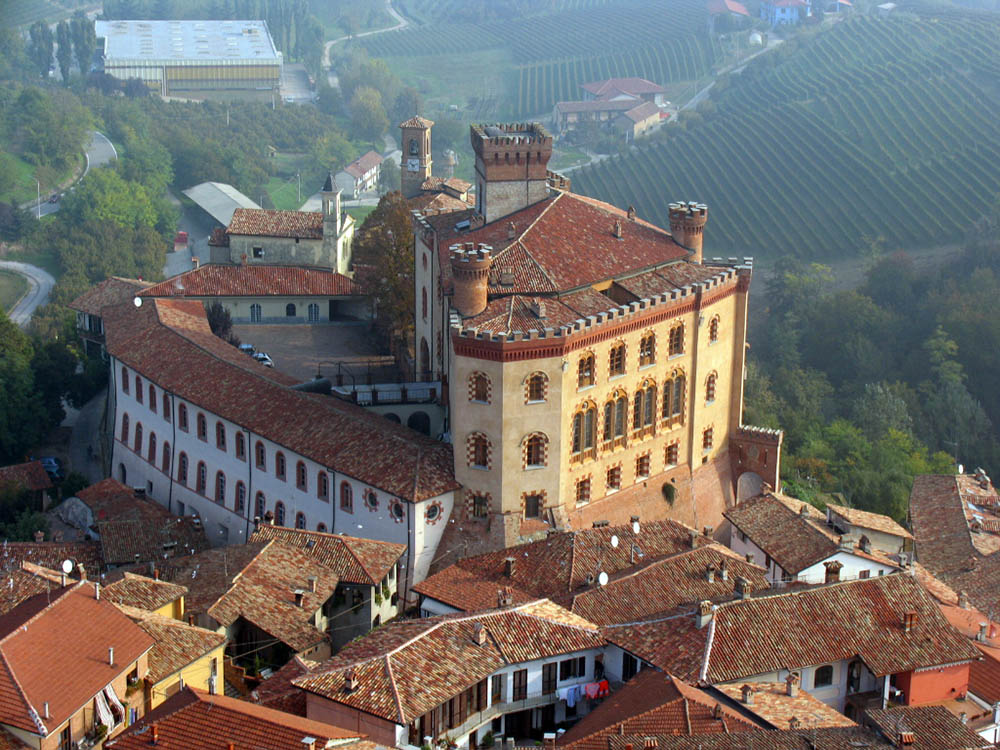 Le Langhe: il Piemonte più bello da vivere in autunno Castello di Barolo Le Langhe Moero