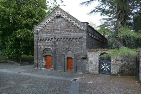 La chiesa medievale di San Leonardo Siete Fuentes