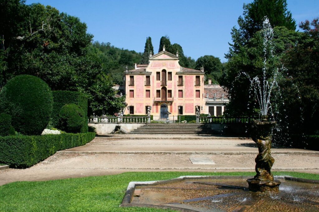 Colli Euganei in Veneto: percorsi di vino tra borghi medievali Villa Barbarigo a Valsanzibio