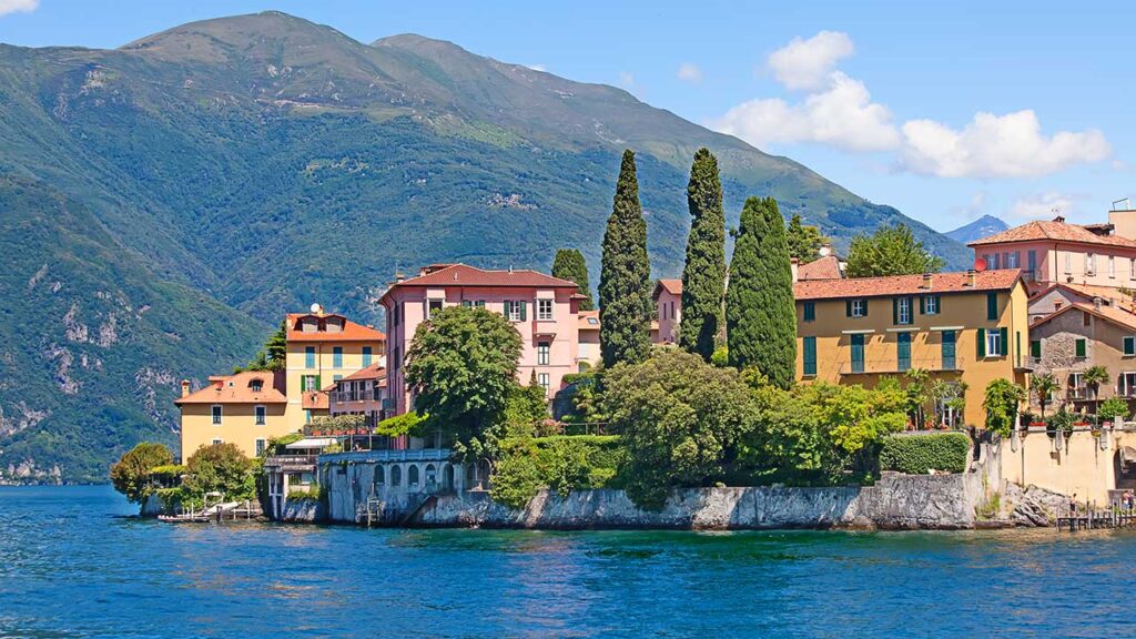 cernobbio centro storico dal lago