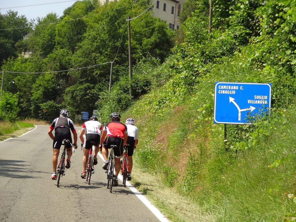 strada di campagna ciclicmo Italia