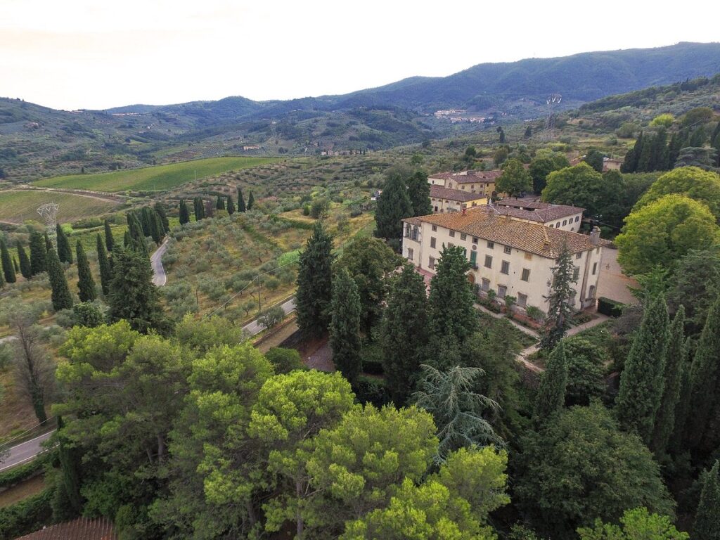 Dove visitare i migliori vigneti in Italia questo autunno villa di capezzana toscana