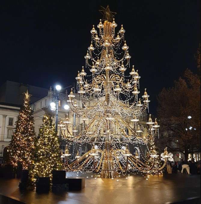 italy christmas tree milan small