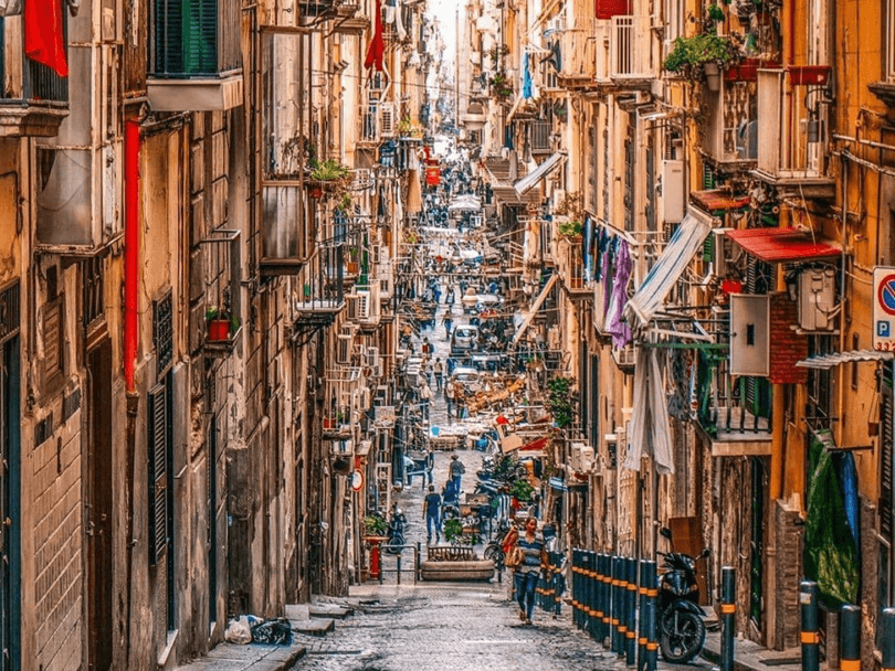 Organizzare le proprie vacanze di Natale a Napoli tradizioni e cosa vedere quartieri spagnoli