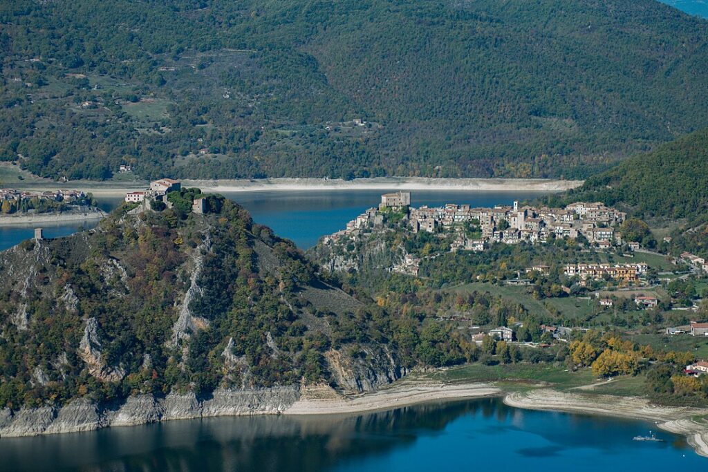 px Castel di Tora e Antuni dal Monte Navegna