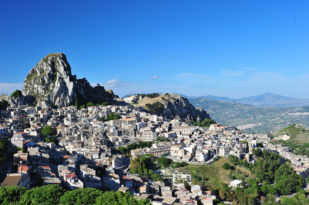 px Caltabellotta Sicilia giugno