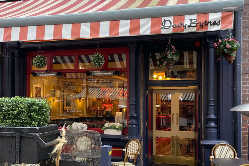 csm Motel One Dublin Ulysses Davy Byrnes x ee