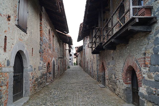 px Ricetto medievale di Candelo