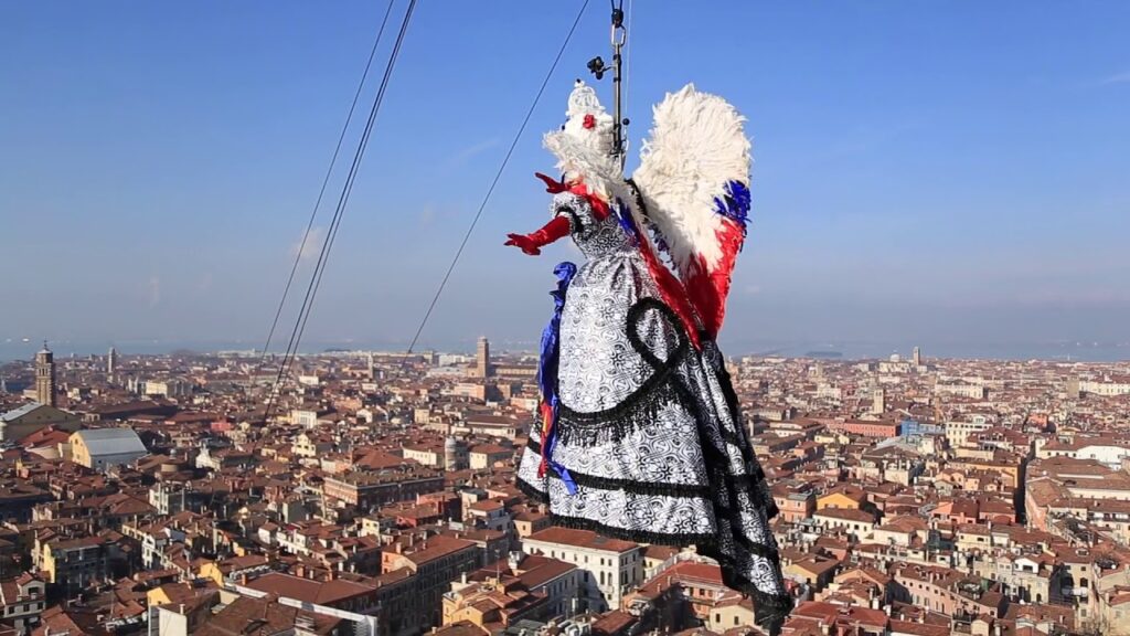 Venezia in maschera: viaggio nel Carnevale più elegante del Mondo Volo dellAngelo Carnevale di Venezia