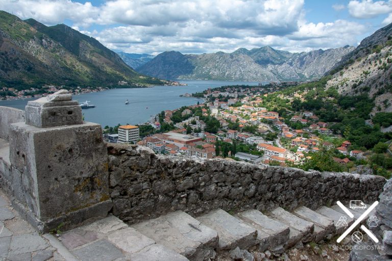 Escursioni mozzafiato: le migliori 20 escursioni in Europa Escaleras para llegar a la parte mas alta de la fortaleza de Kotor x