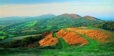 Viaggi di Formazione: destinazioni per apprendere e crescere per questa primavera Mountains malvern hills