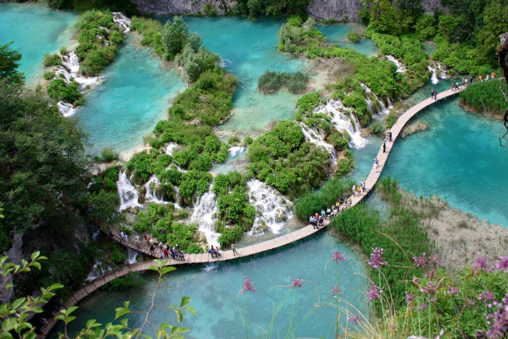 Escursioni mozzafiato: le migliori 20 escursioni in Europa plitvice vista laghi