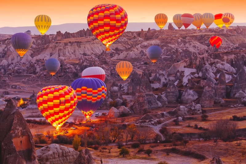 Vacanze avventura - La top 10 delle attività adrenaliniche più popolari in Europa cappadocia hot air balloon
