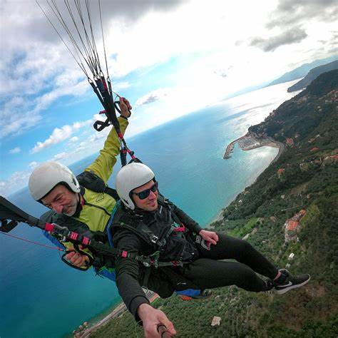 Vacanze avventura - La top 10 delle attività adrenaliniche più popolari in Europa parapendio tandem Roma
