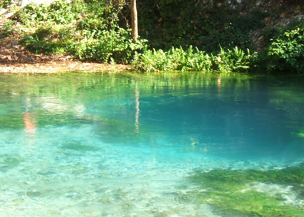 La primavera dell'occhio blu (Syri i kalter), Saranda