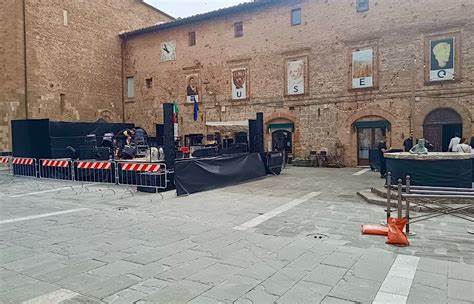 Itinerario di viaggio tra i 16 borghi più belli della provincia di Siena casole dElsa il palio