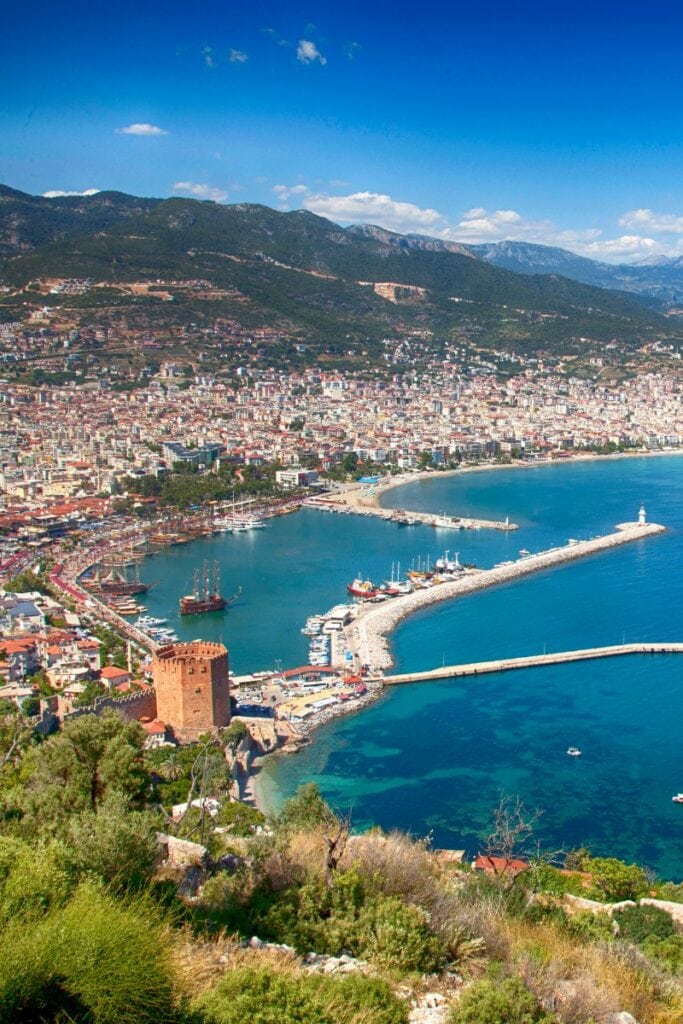 Le città costiere della Turchia: un viaggio tra mare, storia e cultura Alanya 683x1024