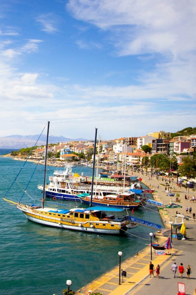 Le città costiere della Turchia: un viaggio tra mare, storia e cultura Cesme 683x1024