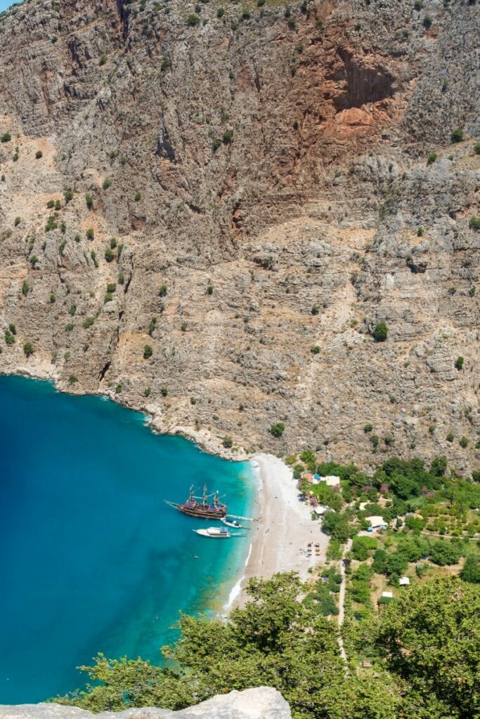 Le città costiere della Turchia: un viaggio tra mare, storia e cultura Faralya Butterfly Valley 683x1024