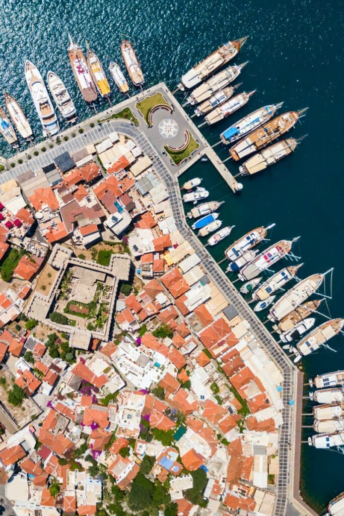 Le città costiere della Turchia: un viaggio tra mare, storia e cultura Marmaris harbour 683x1024