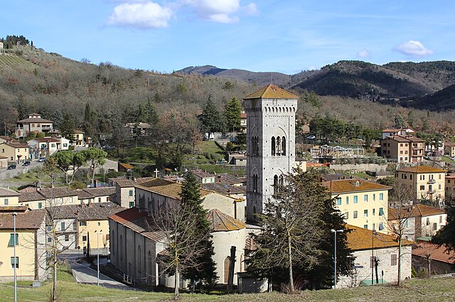 Le colline del Chianti: tour autunnale tra vigneti e borghi 640px GaioleInChiantiPanorama3