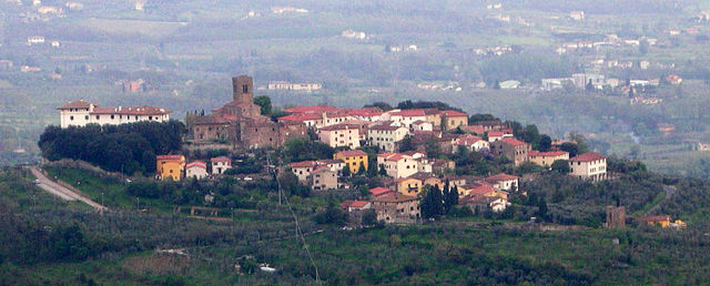 10 Borghi Romantici per San Valentino in Toscana 640px Castello di monsummano alto, vista, montevettolini 02