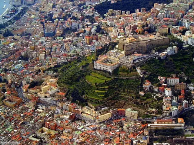 Mina Settembre: la Napoli dei cuori aperti il vomero