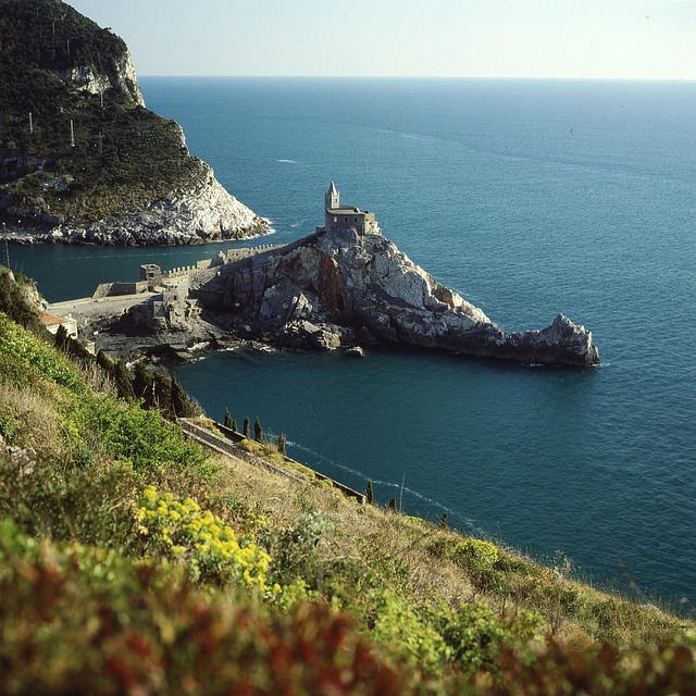 porto venere chiesa scogliera
