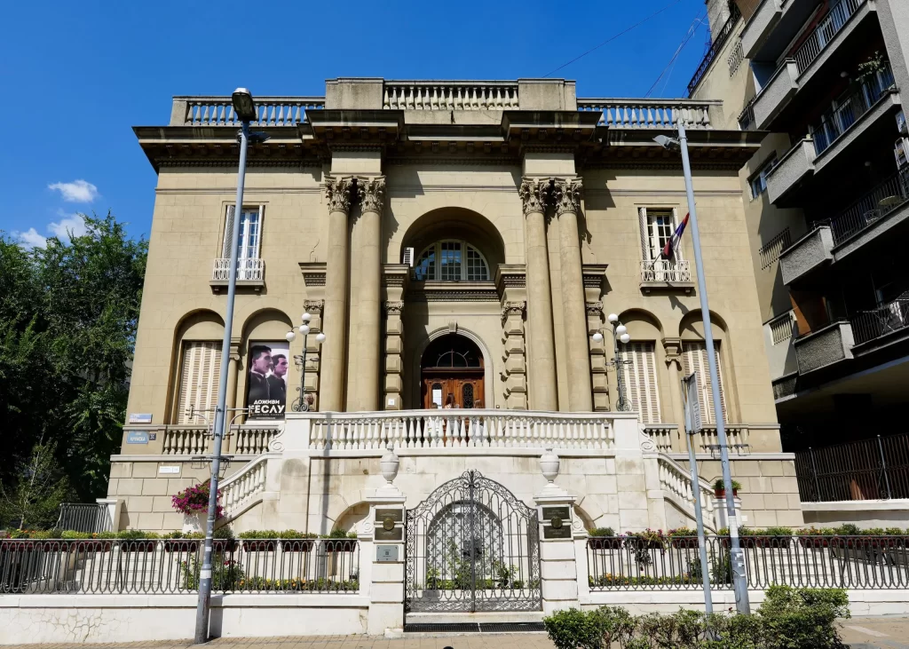 Belgrado, Serbia: Tra Storia, Cultura e Vita Notturna Museo tesla Belgrado