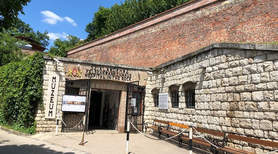 Budapest, Ungheria: La Guida di Viaggio Definitiva Ospedale della Roccia