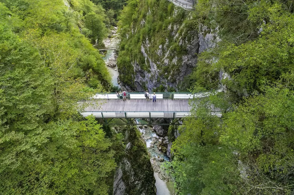 gola di tolmin con la strada
