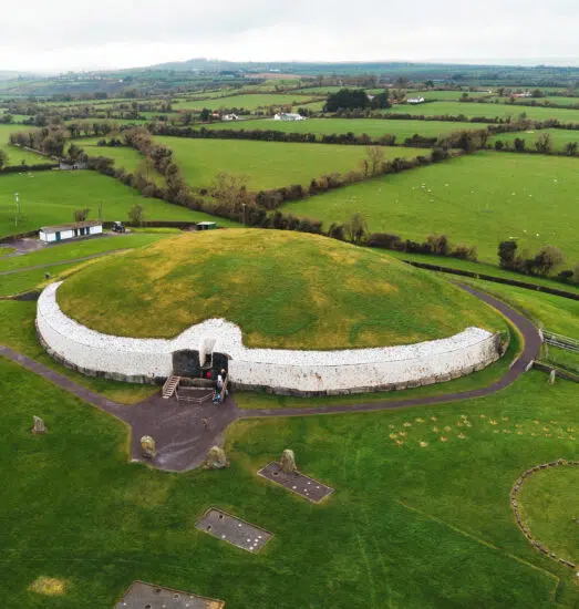 Newgrange, Irlanda: alla scoperta del sito neolitico più affascinante d’Europa Newgrange