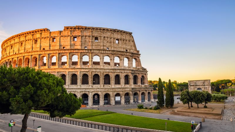 Colosseo all'alba